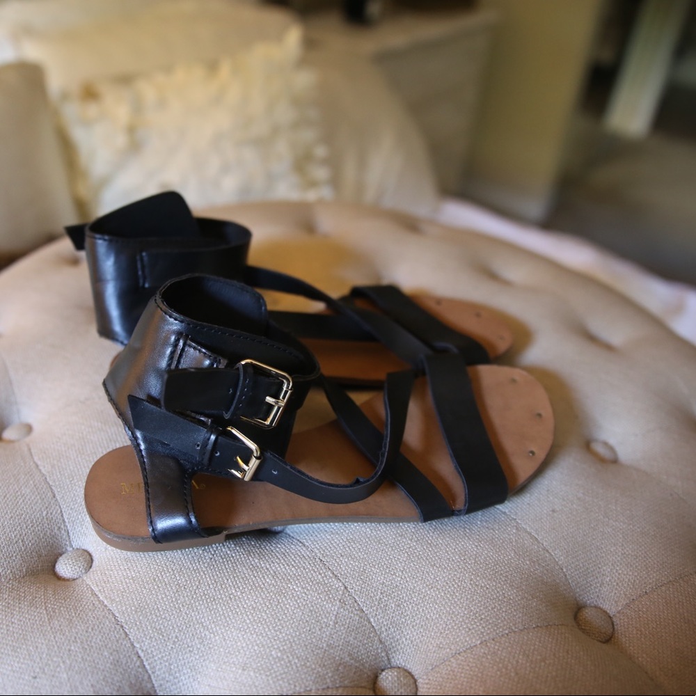 Black & Gold Strappy Sandal size 8